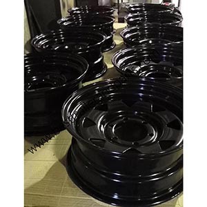 white or Black Trailer Rim